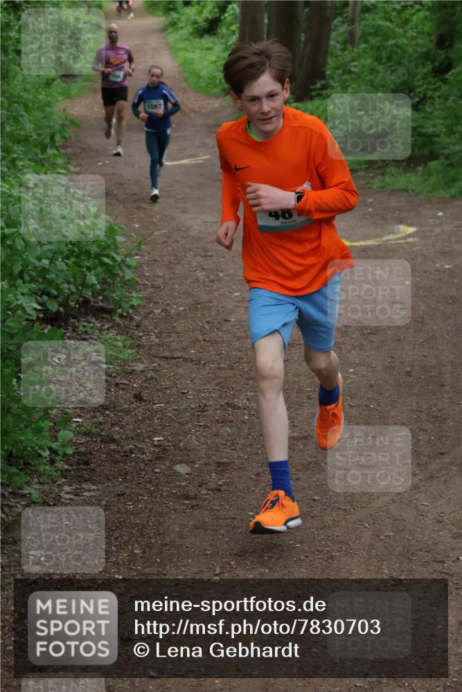 04.05.2025 - 8. Wedeler Halbmarathon Lena Gebhardt http://msf.ph/oto/7830703 04.05.2025 11:15:29 Laufen 1087, 48 meine-sportfotos.de