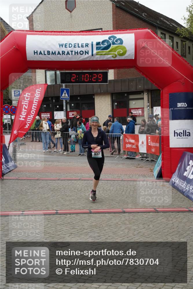 04.05.2025 - 8. Wedeler Halbmarathon Felixshl http://msf.ph/oto/7830704 04.05.2025 12:10:27 Ziel 837 meine-sportfotos.de