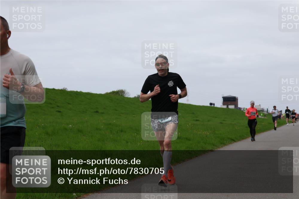 04.05.2025 - 8. Wedeler Halbmarathon Yannick Fuchs http://msf.ph/oto/7830705 04.05.2025 11:19:27 Laufen 1108 meine-sportfotos.de