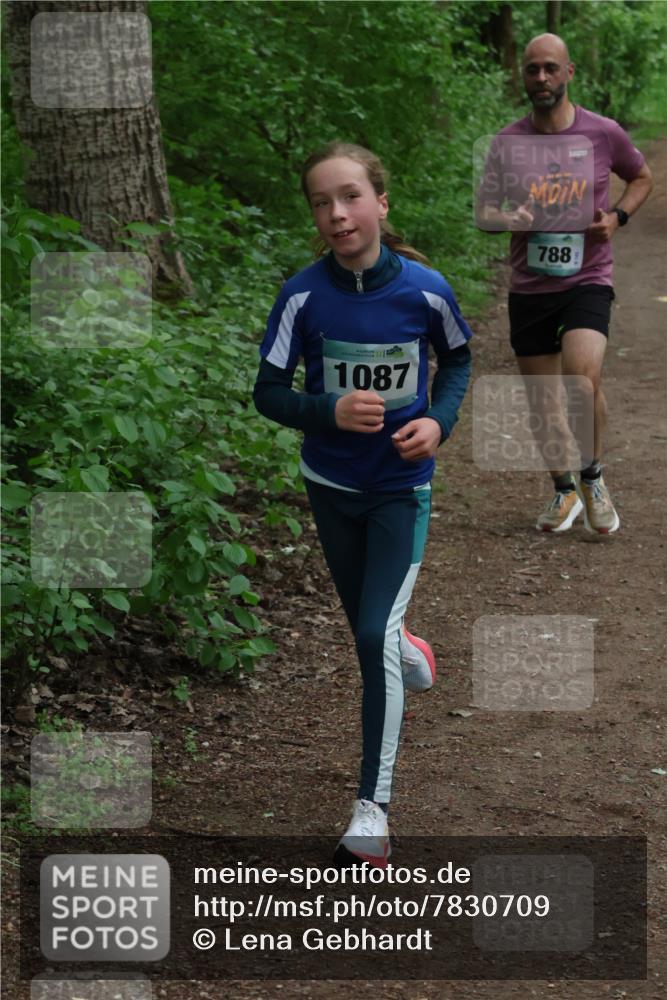 04.05.2025 - 8. Wedeler Halbmarathon Lena Gebhardt http://msf.ph/oto/7830709 04.05.2025 11:15:32 Laufen 1087, 788 meine-sportfotos.de