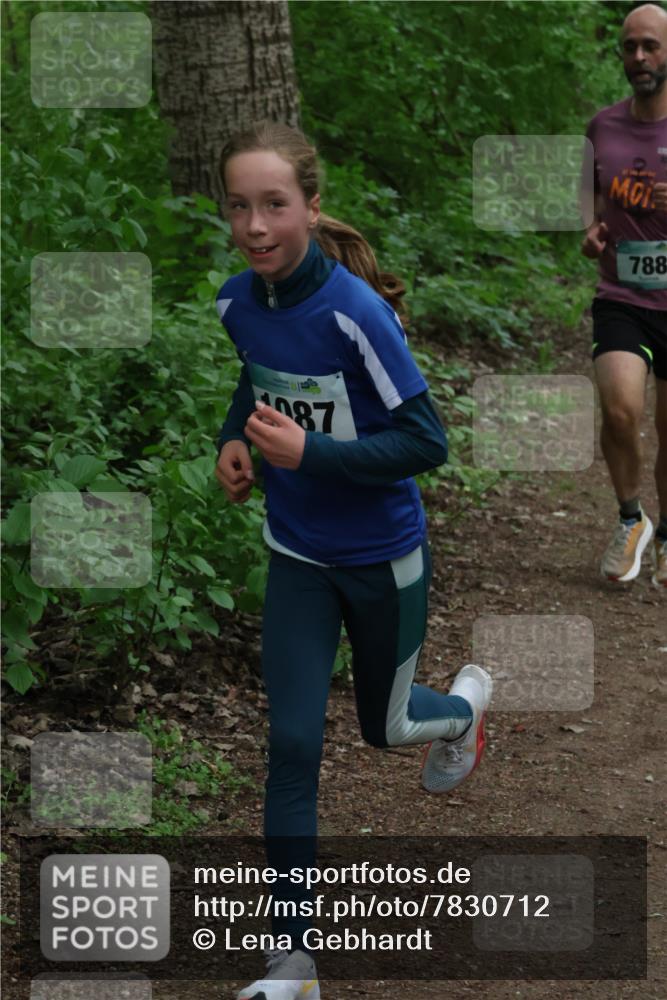 04.05.2025 - 8. Wedeler Halbmarathon Lena Gebhardt http://msf.ph/oto/7830712 04.05.2025 11:15:32 Laufen 087, 788 meine-sportfotos.de