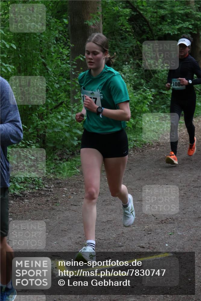 04.05.2025 - 8. Wedeler Halbmarathon Lena Gebhardt http://msf.ph/oto/7830747 04.05.2025 11:15:44 Laufen 108 meine-sportfotos.de