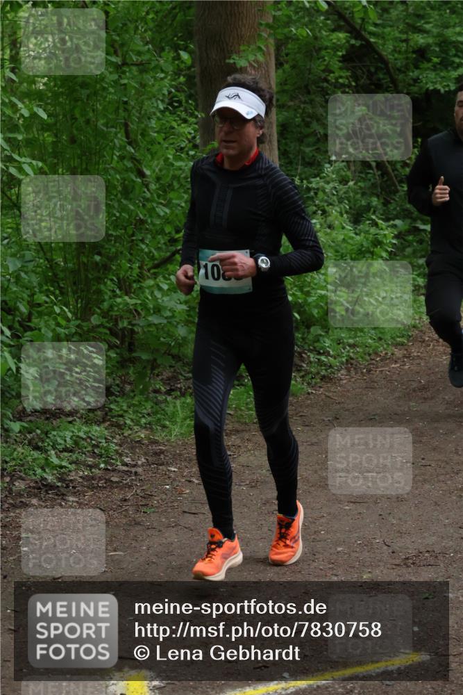 04.05.2025 - 8. Wedeler Halbmarathon Lena Gebhardt http://msf.ph/oto/7830758 04.05.2025 11:15:45 Laufen 10 meine-sportfotos.de