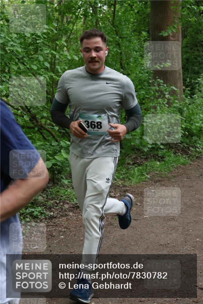 04.05.2025 - 8. Wedeler Halbmarathon Lena Gebhardt http://msf.ph/oto/7830782 04.05.2025 11:15:48 Laufen 368 meine-sportfotos.de