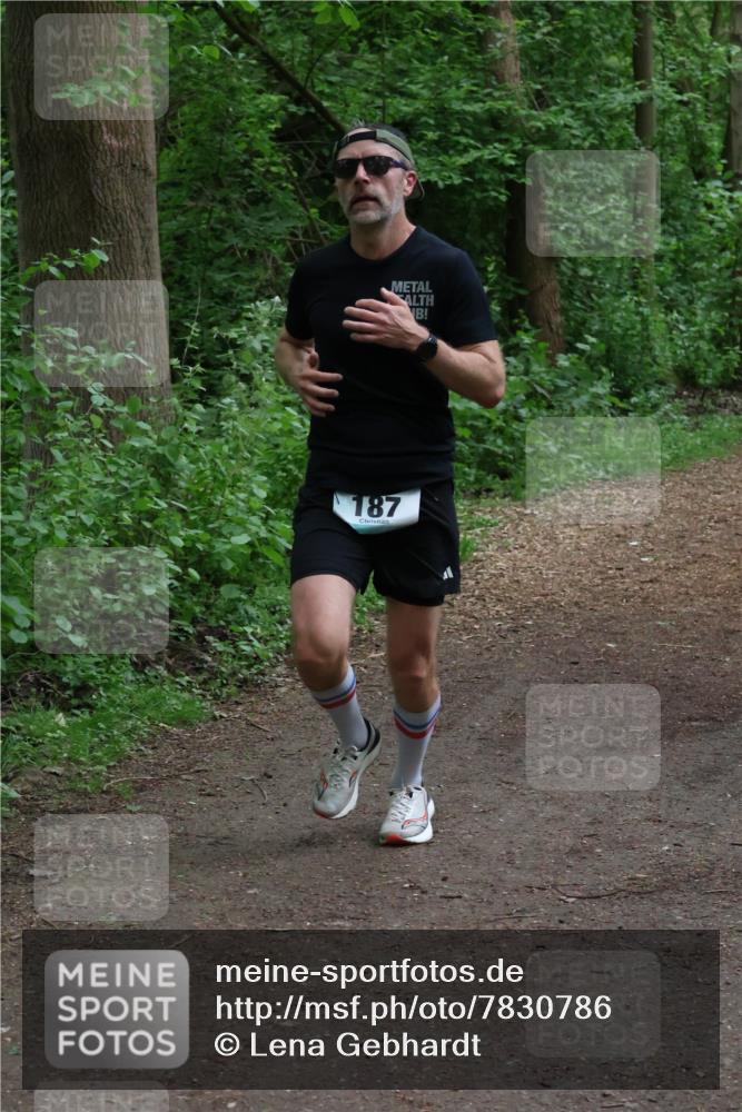 04.05.2025 - 8. Wedeler Halbmarathon Lena Gebhardt http://msf.ph/oto/7830786 04.05.2025 11:15:49 Laufen 187 meine-sportfotos.de
