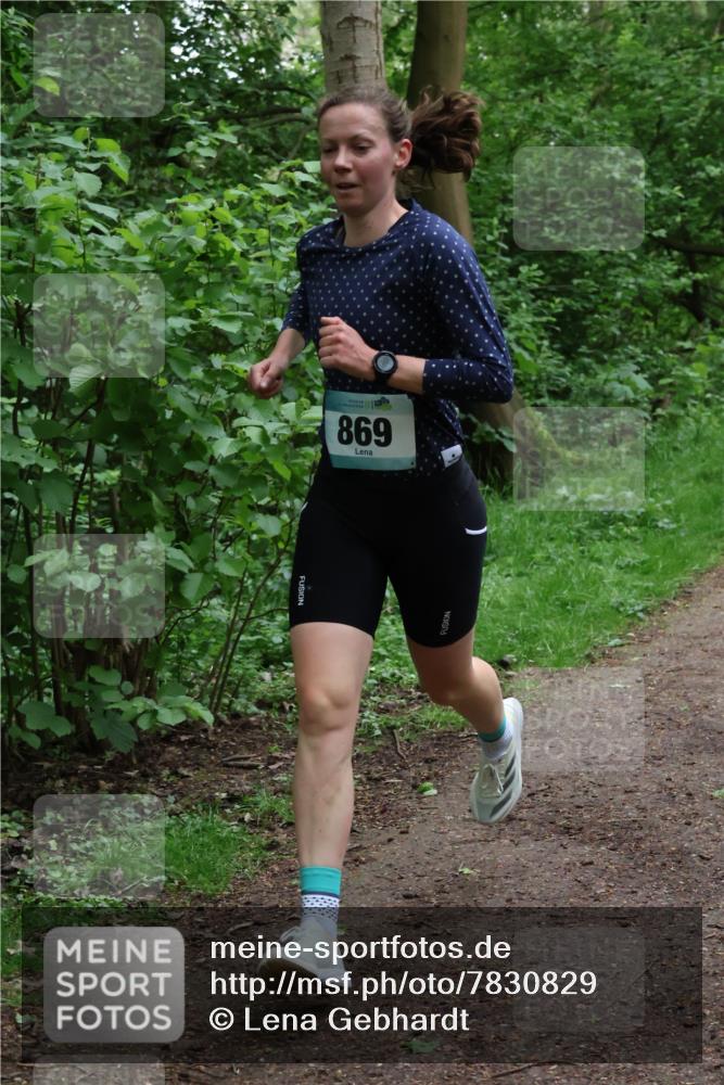 04.05.2025 - 8. Wedeler Halbmarathon Lena Gebhardt http://msf.ph/oto/7830829 04.05.2025 11:16:04 Laufen 869 meine-sportfotos.de