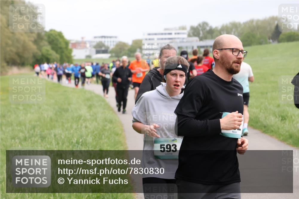 04.05.2025 - 8. Wedeler Halbmarathon Yannick Fuchs http://msf.ph/oto/7830830 04.05.2025 11:19:38 Laufen 593 meine-sportfotos.de