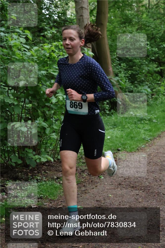 04.05.2025 - 8. Wedeler Halbmarathon Lena Gebhardt http://msf.ph/oto/7830834 04.05.2025 11:16:05 Laufen 869 meine-sportfotos.de