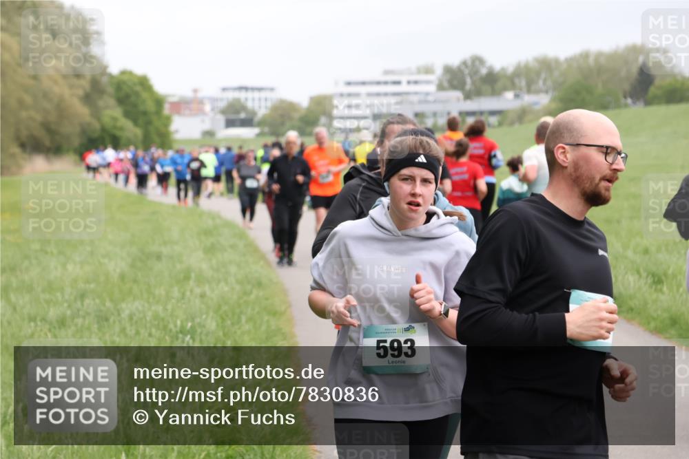 04.05.2025 - 8. Wedeler Halbmarathon Yannick Fuchs http://msf.ph/oto/7830836 04.05.2025 11:19:38 Laufen 20, 593 meine-sportfotos.de