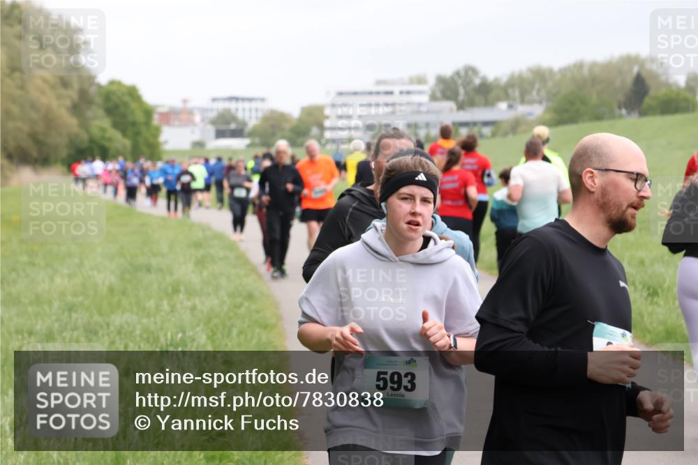 04.05.2025 - 8. Wedeler Halbmarathon Yannick Fuchs http://msf.ph/oto/7830838 04.05.2025 11:19:38 Laufen 856, 593 meine-sportfotos.de