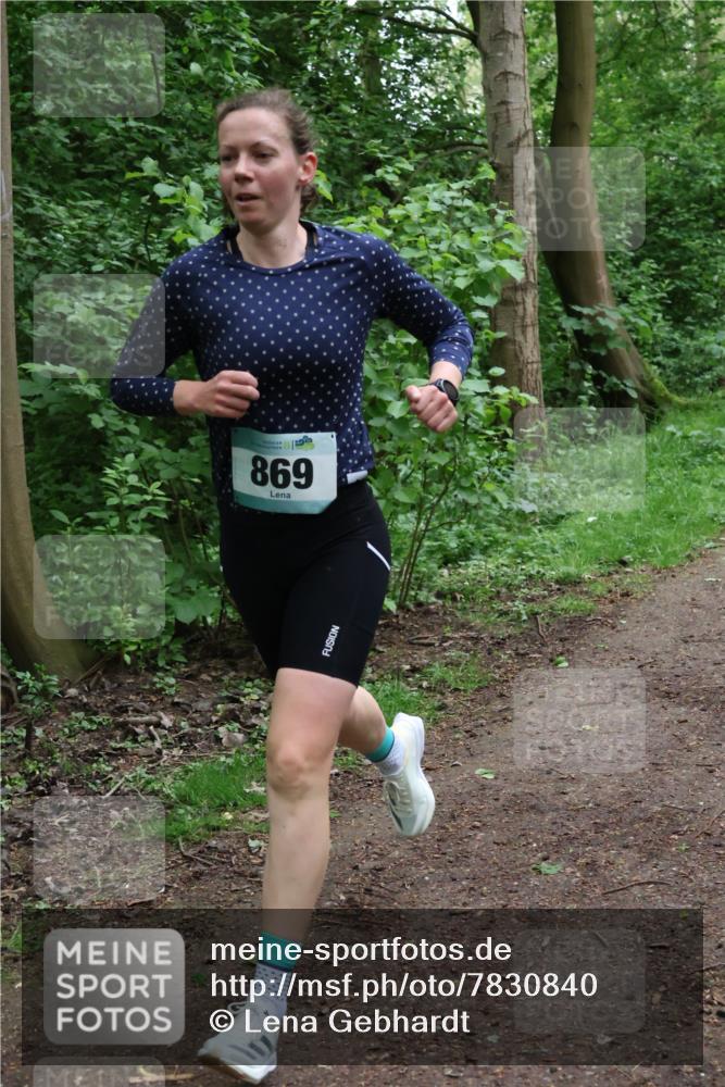 04.05.2025 - 8. Wedeler Halbmarathon Lena Gebhardt http://msf.ph/oto/7830840 04.05.2025 11:16:05 Laufen 869 meine-sportfotos.de