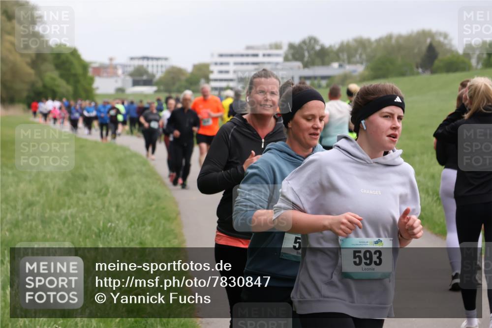 04.05.2025 - 8. Wedeler Halbmarathon Yannick Fuchs http://msf.ph/oto/7830847 04.05.2025 11:19:38 Laufen 5, 593 meine-sportfotos.de