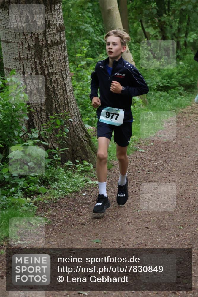 04.05.2025 - 8. Wedeler Halbmarathon Lena Gebhardt http://msf.ph/oto/7830849 04.05.2025 11:16:17 Laufen 977 meine-sportfotos.de