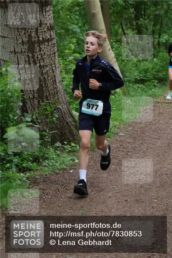 04.05.2025 - 8. Wedeler Halbmarathon Lena Gebhardt http://msf.ph/oto/7830853 04.05.2025 11:16:18 Laufen 977 meine-sportfotos.de