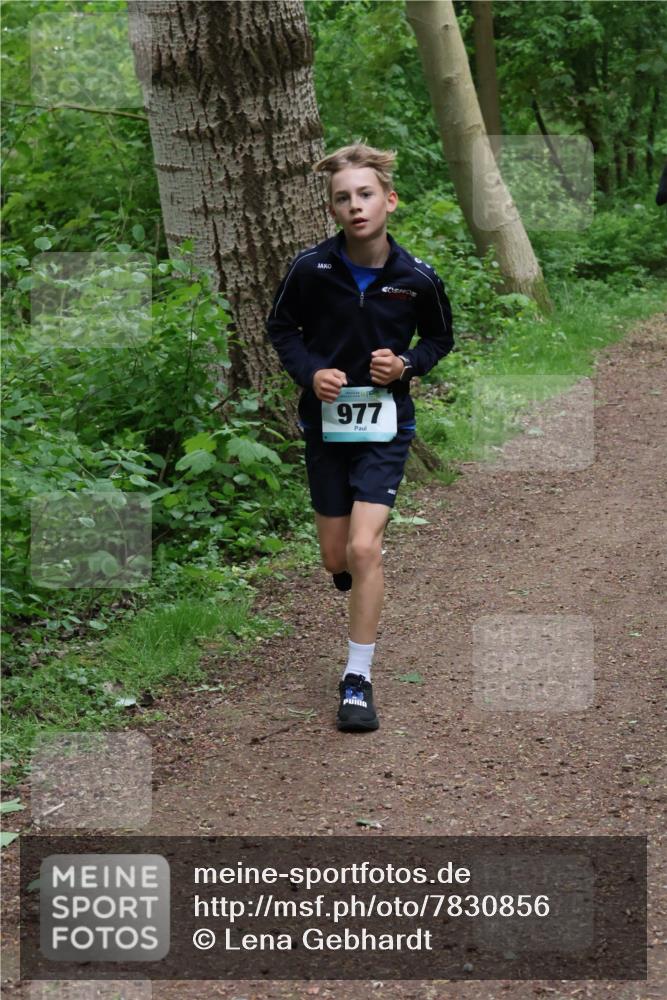 04.05.2025 - 8. Wedeler Halbmarathon Lena Gebhardt http://msf.ph/oto/7830856 04.05.2025 11:16:18 Laufen 977 meine-sportfotos.de