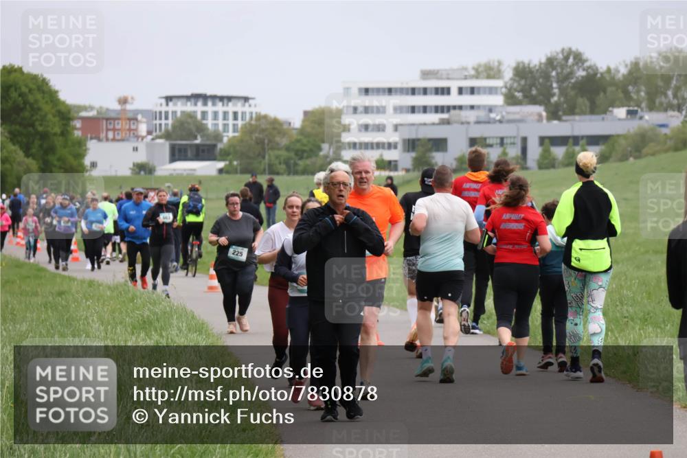 04.05.2025 - 8. Wedeler Halbmarathon Yannick Fuchs http://msf.ph/oto/7830878 04.05.2025 11:19:41 Laufen 225 meine-sportfotos.de
