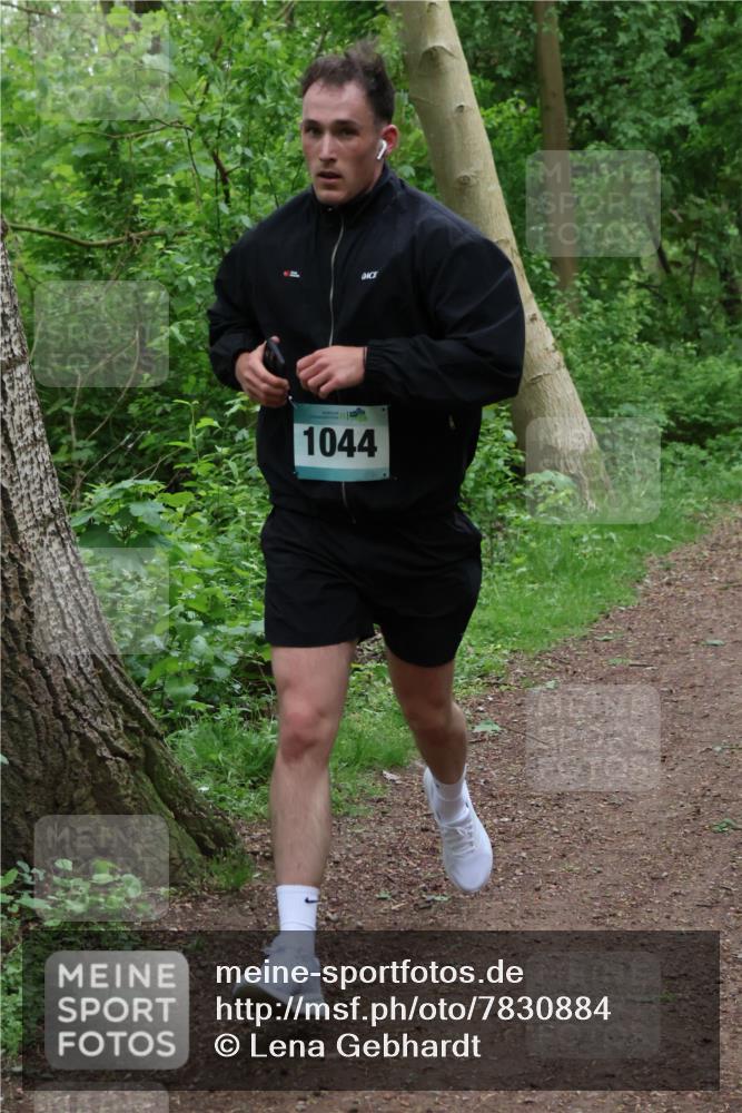 04.05.2025 - 8. Wedeler Halbmarathon Lena Gebhardt http://msf.ph/oto/7830884 04.05.2025 11:16:22 Laufen 1044 meine-sportfotos.de
