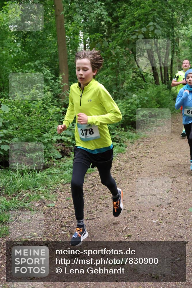 04.05.2025 - 8. Wedeler Halbmarathon Lena Gebhardt http://msf.ph/oto/7830900 04.05.2025 11:16:30 Laufen 378, 61 meine-sportfotos.de