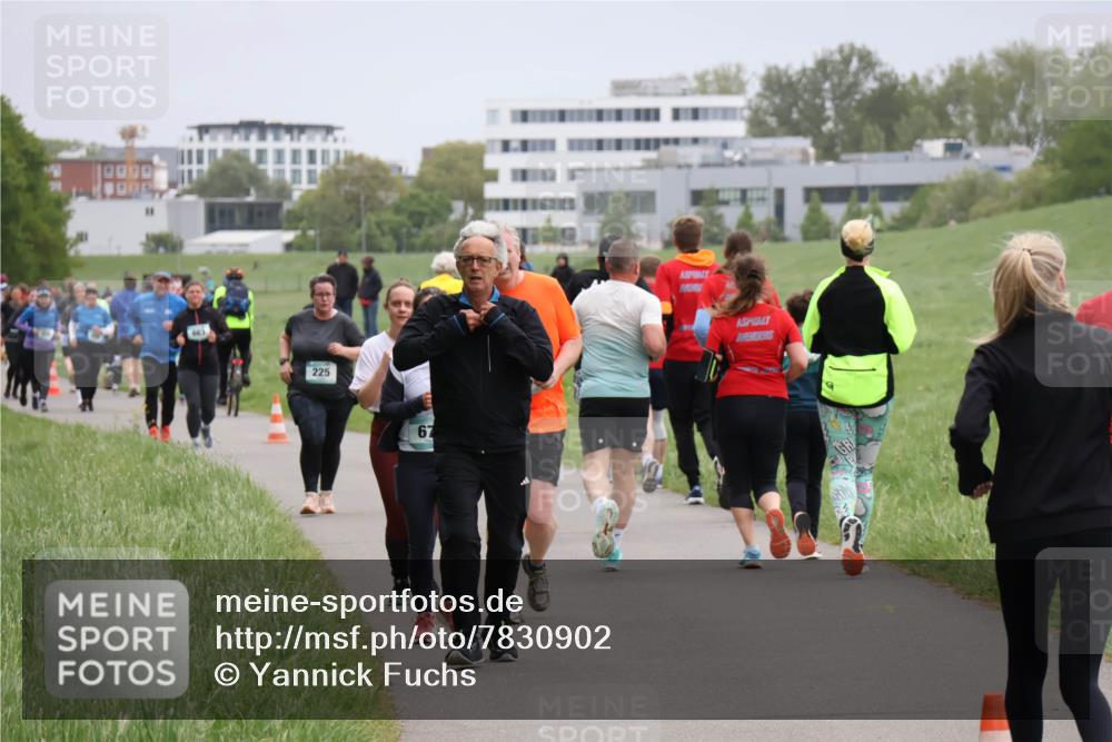 04.05.2025 - 8. Wedeler Halbmarathon Yannick Fuchs http://msf.ph/oto/7830902 04.05.2025 11:19:42 Laufen 225, 67 meine-sportfotos.de