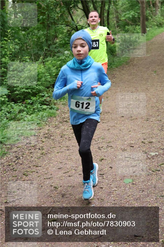 04.05.2025 - 8. Wedeler Halbmarathon Lena Gebhardt http://msf.ph/oto/7830903 04.05.2025 11:16:31 Laufen 612, 1, 1 meine-sportfotos.de