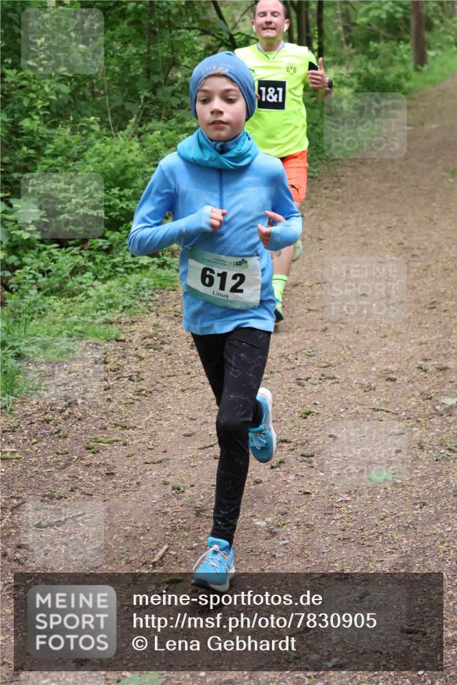 04.05.2025 - 8. Wedeler Halbmarathon Lena Gebhardt http://msf.ph/oto/7830905 04.05.2025 11:16:31 Laufen 612, 1, 1 meine-sportfotos.de