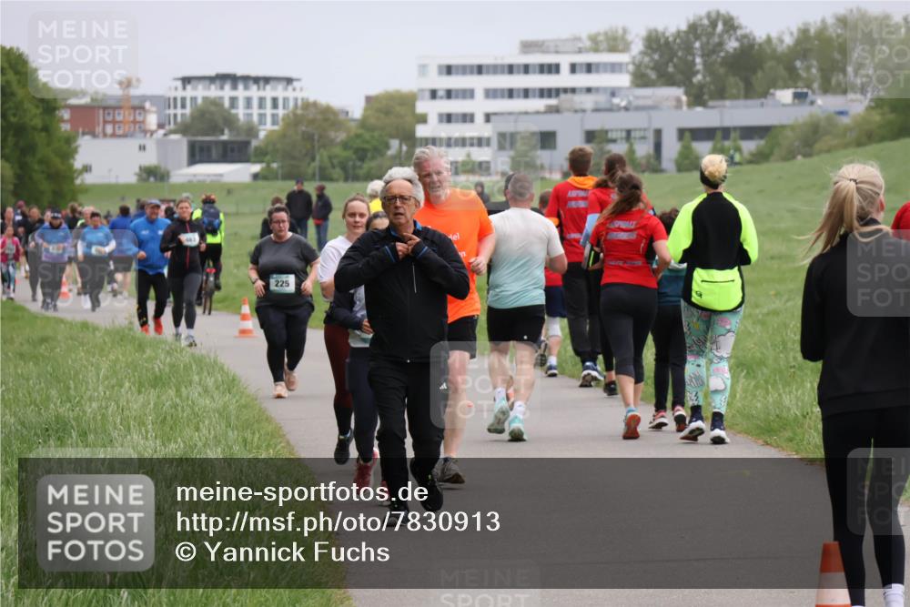 04.05.2025 - 8. Wedeler Halbmarathon Yannick Fuchs http://msf.ph/oto/7830913 04.05.2025 11:19:42 Laufen 225 meine-sportfotos.de
