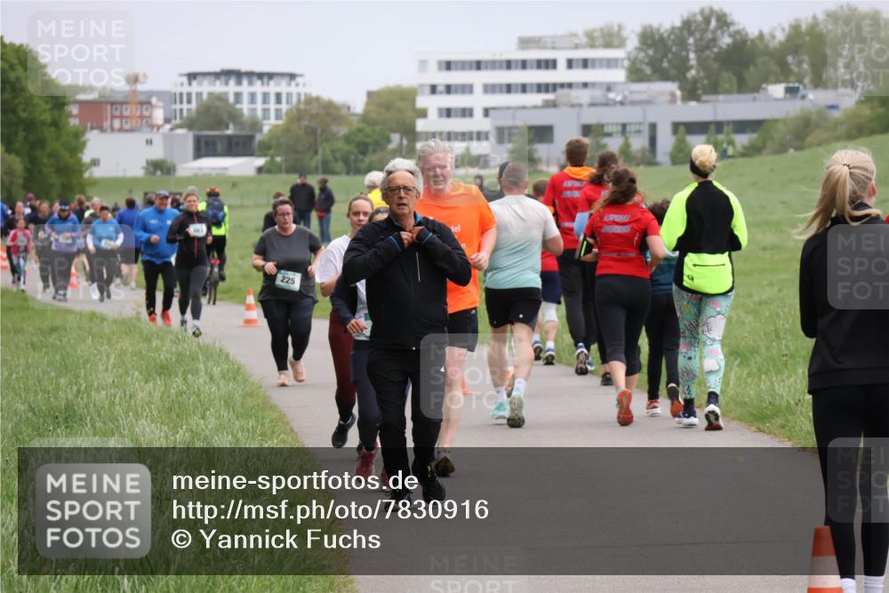 04.05.2025 - 8. Wedeler Halbmarathon Yannick Fuchs http://msf.ph/oto/7830916 04.05.2025 11:19:42 Laufen 225 meine-sportfotos.de