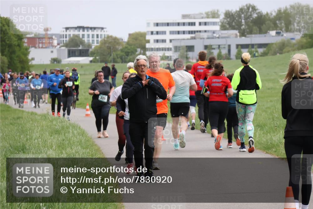 04.05.2025 - 8. Wedeler Halbmarathon Yannick Fuchs http://msf.ph/oto/7830920 04.05.2025 11:19:42 Laufen 225 meine-sportfotos.de