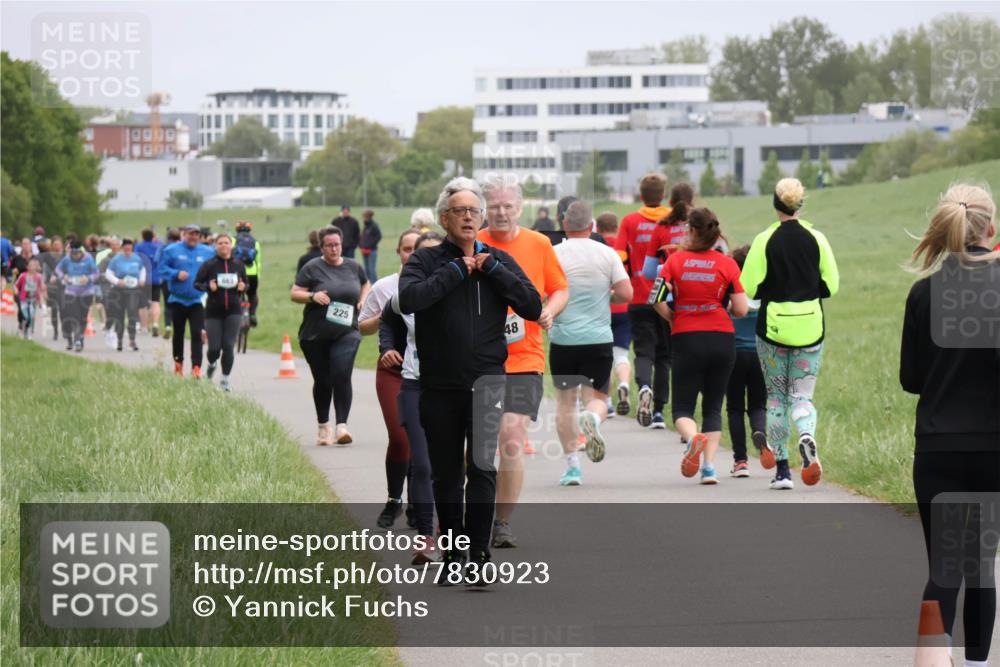 04.05.2025 - 8. Wedeler Halbmarathon Yannick Fuchs http://msf.ph/oto/7830923 04.05.2025 11:19:42 Laufen 225, 48 meine-sportfotos.de
