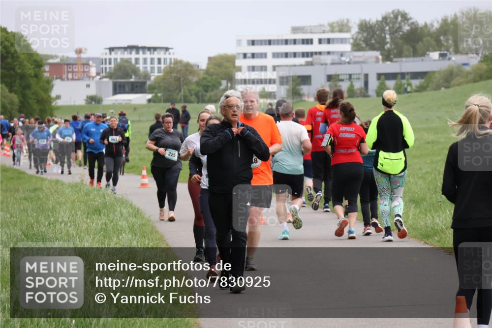 04.05.2025 - 8. Wedeler Halbmarathon Yannick Fuchs http://msf.ph/oto/7830925 04.05.2025 11:19:42 Laufen 10900, 663, 225 meine-sportfotos.de