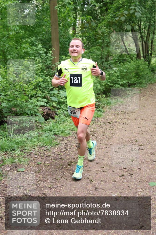 04.05.2025 - 8. Wedeler Halbmarathon Lena Gebhardt http://msf.ph/oto/7830934 04.05.2025 11:16:32 Laufen 1, 1, 09, 35 meine-sportfotos.de