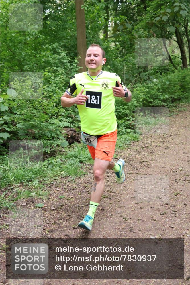 04.05.2025 - 8. Wedeler Halbmarathon Lena Gebhardt http://msf.ph/oto/7830937 04.05.2025 11:16:32 Laufen 1, 1, 35, 09 meine-sportfotos.de