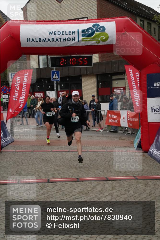 04.05.2025 - 8. Wedeler Halbmarathon Felixshl http://msf.ph/oto/7830940 04.05.2025 12:10:53 Ziel 503, 807, 1112, 1115 meine-sportfotos.de