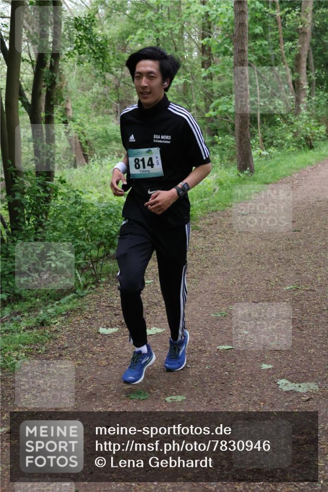 04.05.2025 - 8. Wedeler Halbmarathon Lena Gebhardt http://msf.ph/oto/7830946 04.05.2025 11:16:39 Laufen 814 meine-sportfotos.de