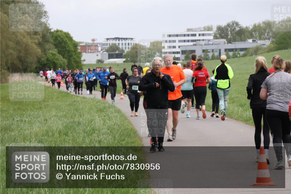 04.05.2025 - 8. Wedeler Halbmarathon Yannick Fuchs http://msf.ph/oto/7830956 04.05.2025 11:19:43 Laufen 225 meine-sportfotos.de