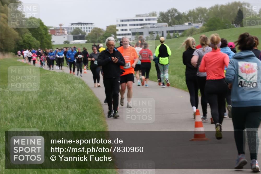 04.05.2025 - 8. Wedeler Halbmarathon Yannick Fuchs http://msf.ph/oto/7830960 04.05.2025 11:19:44 Laufen 848 meine-sportfotos.de