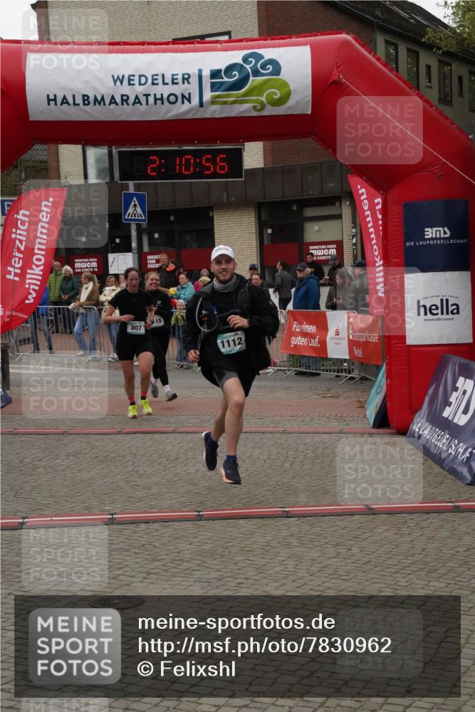 04.05.2025 - 8. Wedeler Halbmarathon Felixshl http://msf.ph/oto/7830962 04.05.2025 12:10:54 Ziel 503, 807, 1112, 1115 meine-sportfotos.de