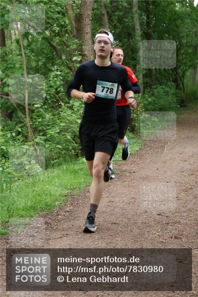 04.05.2025 - 8. Wedeler Halbmarathon Lena Gebhardt http://msf.ph/oto/7830980 04.05.2025 11:16:49 Laufen 778 meine-sportfotos.de
