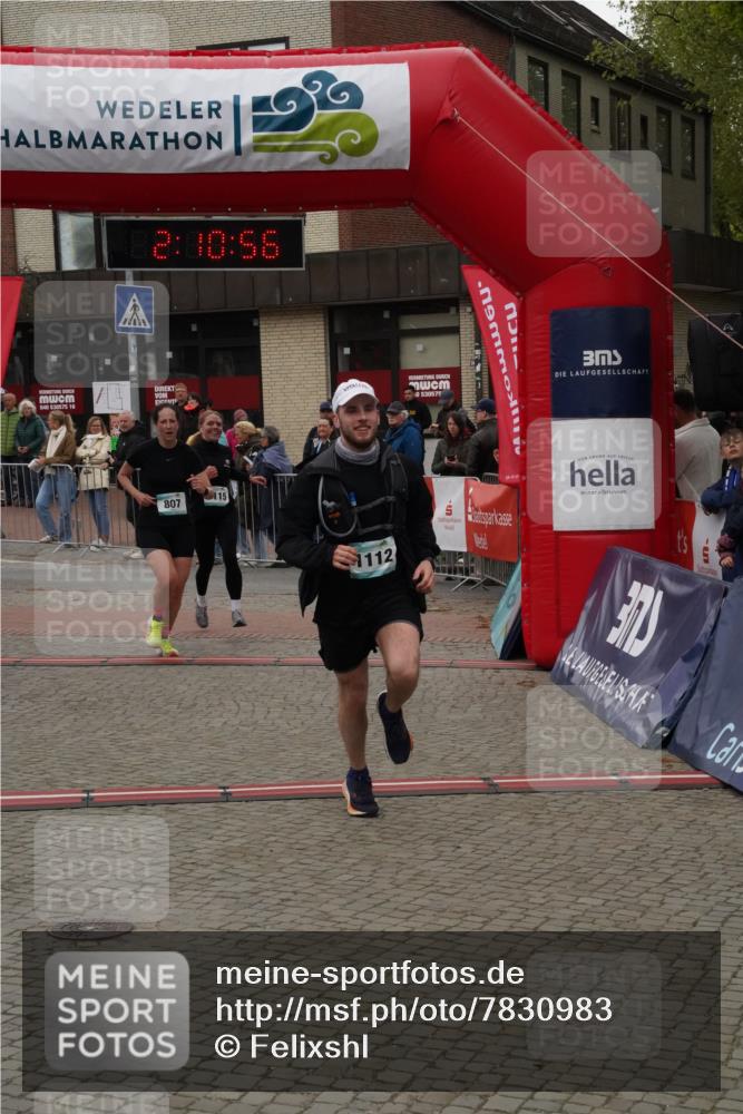04.05.2025 - 8. Wedeler Halbmarathon Felixshl http://msf.ph/oto/7830983 04.05.2025 12:10:54 Ziel 503, 807, 1112, 1115 meine-sportfotos.de