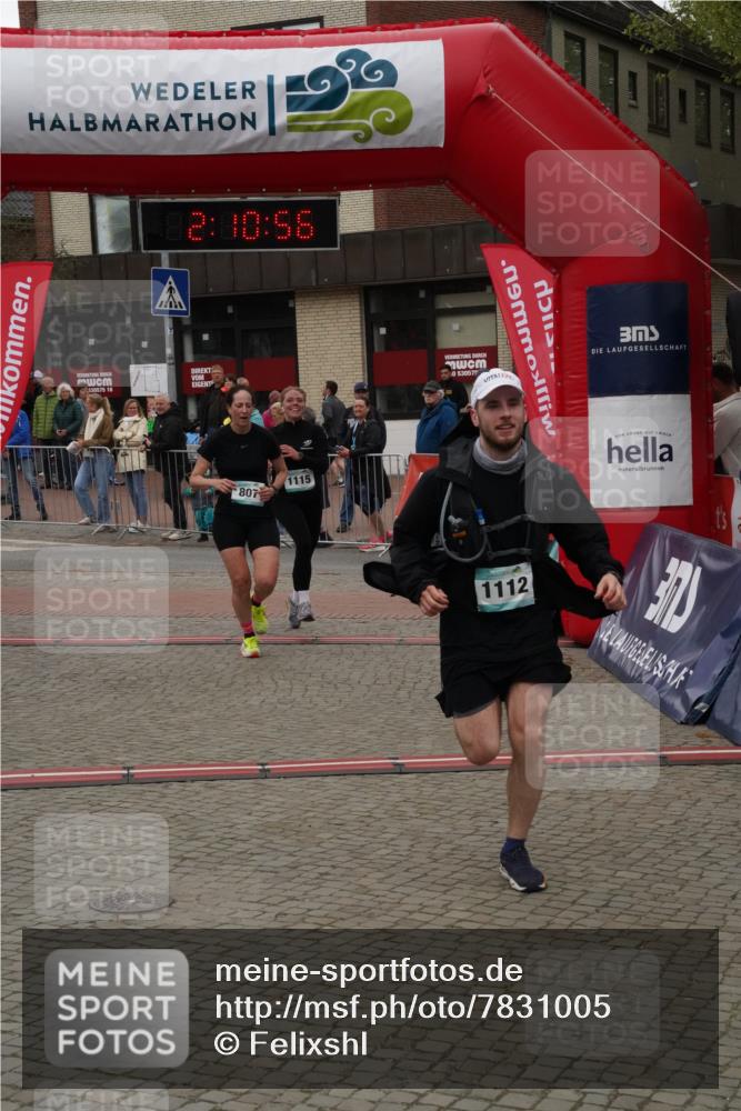 04.05.2025 - 8. Wedeler Halbmarathon Felixshl http://msf.ph/oto/7831005 04.05.2025 12:10:54 Ziel 503, 807, 1112, 1115 meine-sportfotos.de