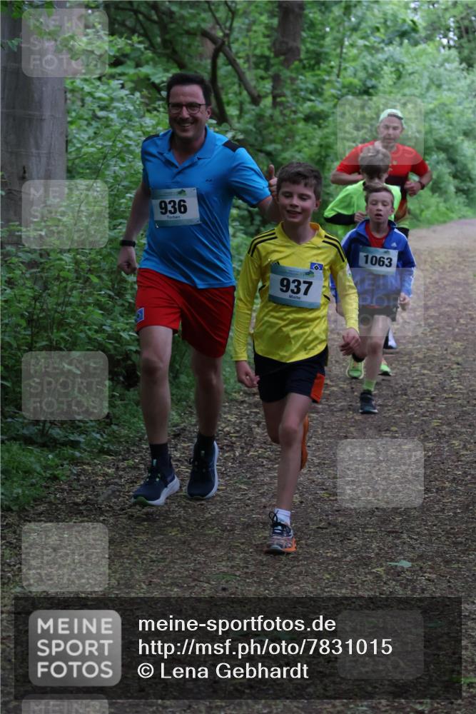 04.05.2025 - 8. Wedeler Halbmarathon Lena Gebhardt http://msf.ph/oto/7831015 04.05.2025 11:17:06 Laufen 936, 937, 1063 meine-sportfotos.de