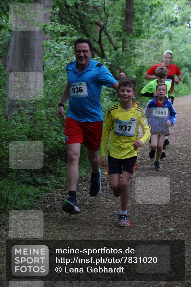04.05.2025 - 8. Wedeler Halbmarathon Lena Gebhardt http://msf.ph/oto/7831020 04.05.2025 11:17:06 Laufen 936, 937, 1063 meine-sportfotos.de
