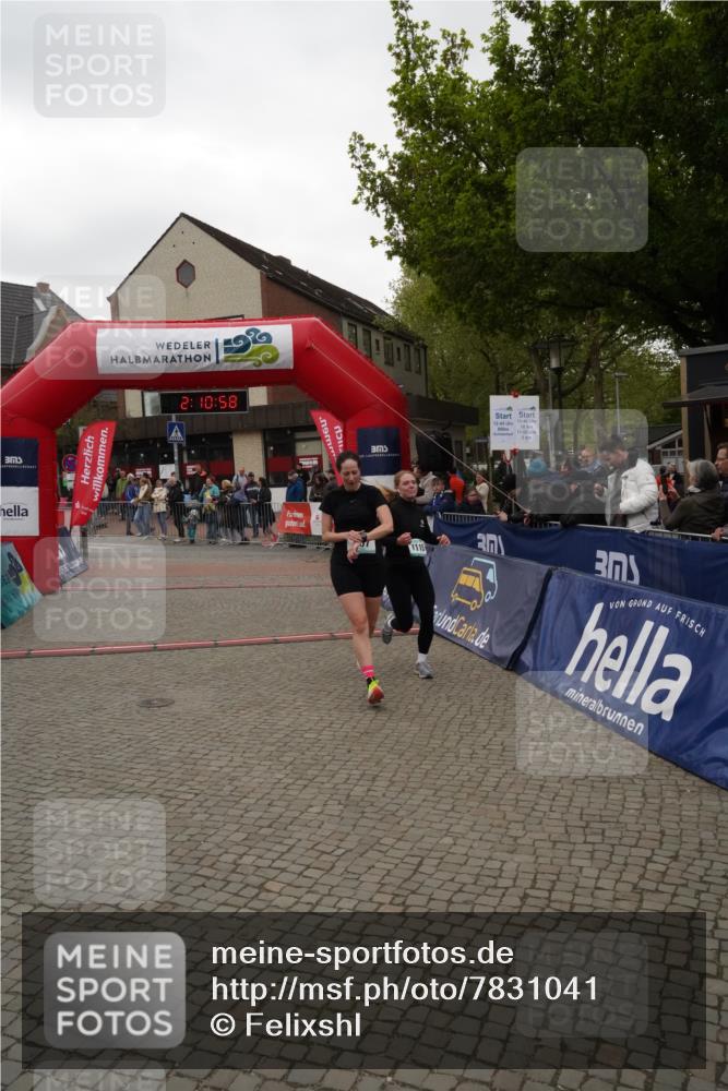 04.05.2025 - 8. Wedeler Halbmarathon Felixshl http://msf.ph/oto/7831041 04.05.2025 12:10:56 Ziel 807, 1112, 1115 meine-sportfotos.de