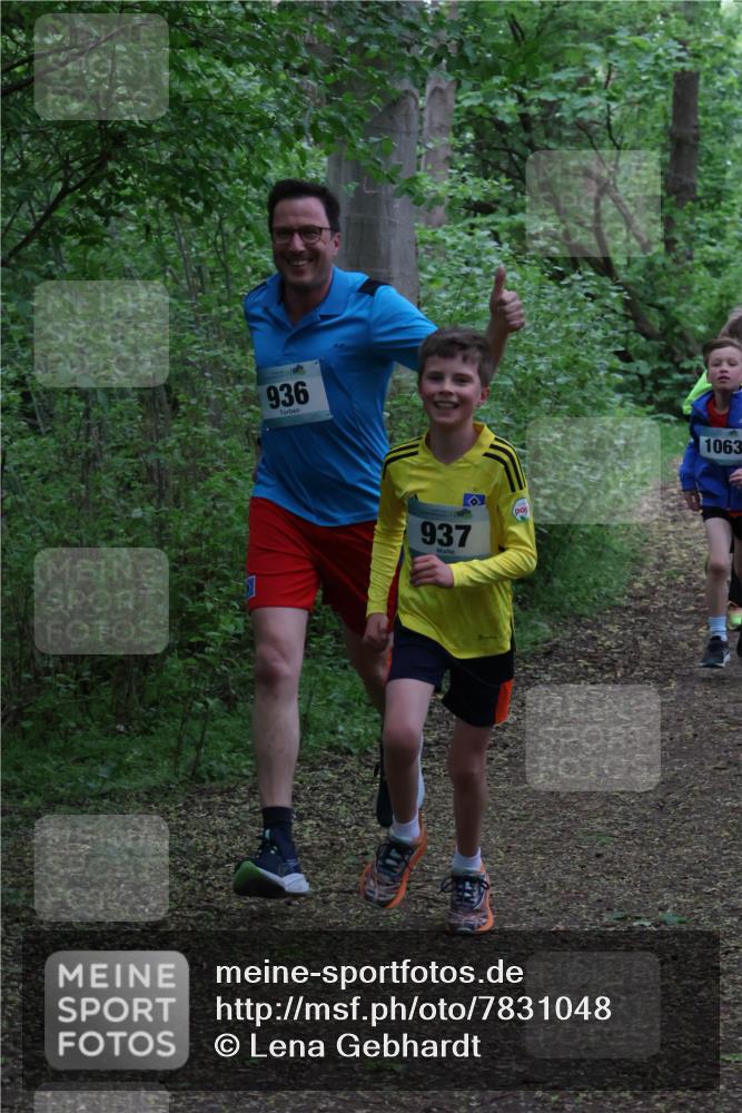 04.05.2025 - 8. Wedeler Halbmarathon Lena Gebhardt http://msf.ph/oto/7831048 04.05.2025 11:17:07 Laufen 936, 937, 1063 meine-sportfotos.de