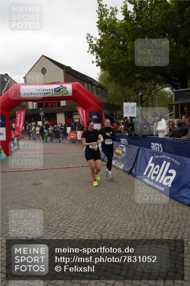 04.05.2025 - 8. Wedeler Halbmarathon Felixshl http://msf.ph/oto/7831052 04.05.2025 12:10:57 Ziel 807, 1112, 1115 meine-sportfotos.de