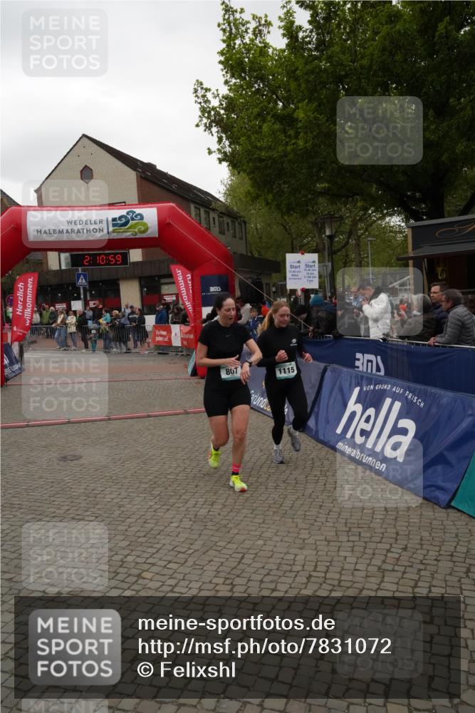 04.05.2025 - 8. Wedeler Halbmarathon Felixshl http://msf.ph/oto/7831072 04.05.2025 12:10:57 Ziel 807, 1112, 1115 meine-sportfotos.de