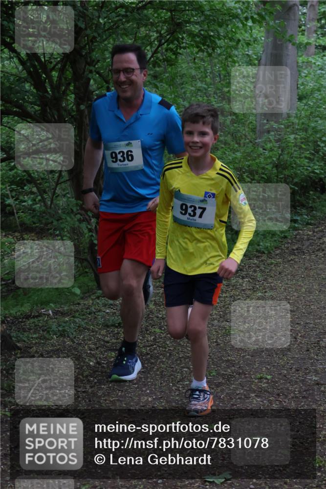 04.05.2025 - 8. Wedeler Halbmarathon Lena Gebhardt http://msf.ph/oto/7831078 04.05.2025 11:17:08 Laufen 936, 937 meine-sportfotos.de