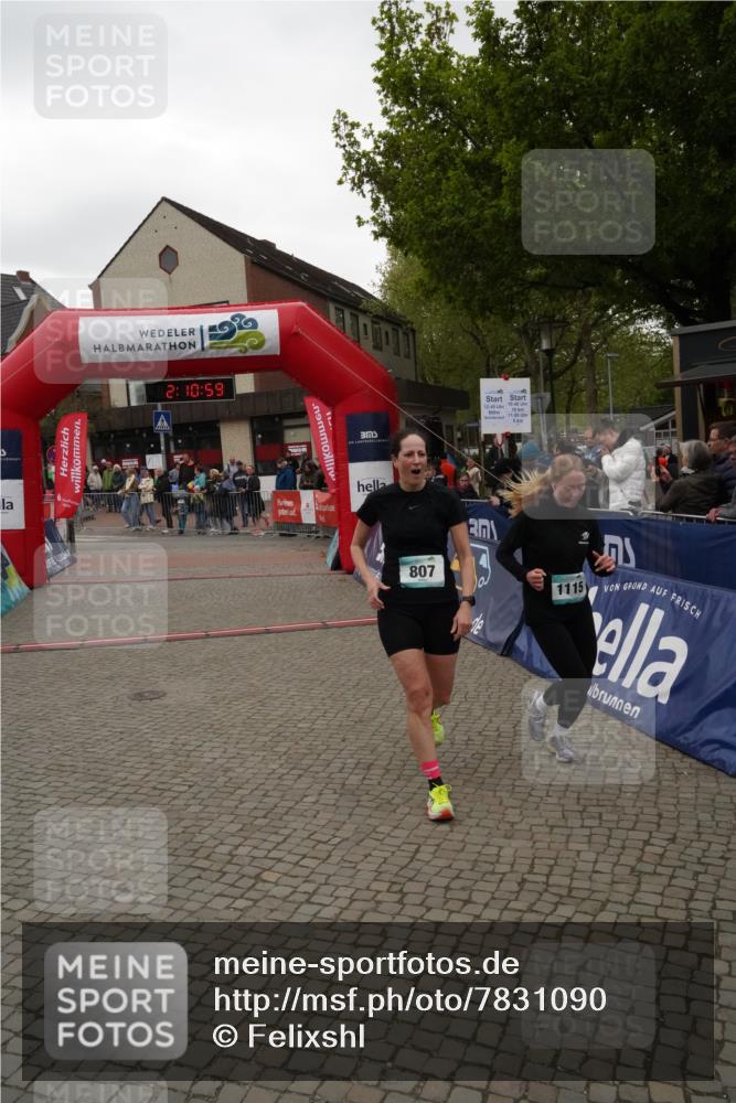 04.05.2025 - 8. Wedeler Halbmarathon Felixshl http://msf.ph/oto/7831090 04.05.2025 12:10:57 Ziel 807, 1112, 1115 meine-sportfotos.de