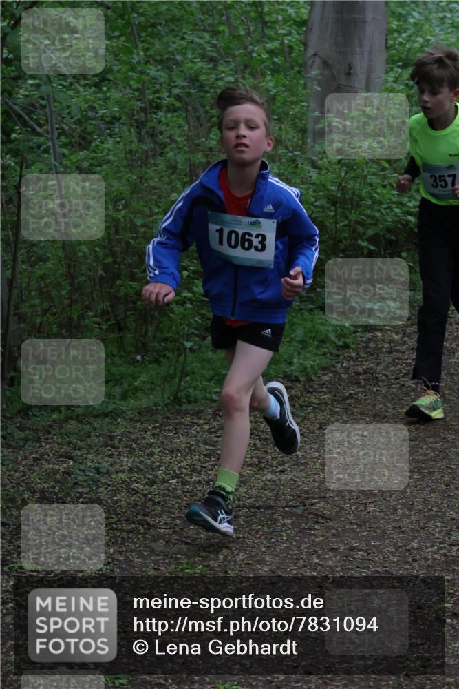 04.05.2025 - 8. Wedeler Halbmarathon Lena Gebhardt http://msf.ph/oto/7831094 04.05.2025 11:17:09 Laufen 16, 1063, 357 meine-sportfotos.de