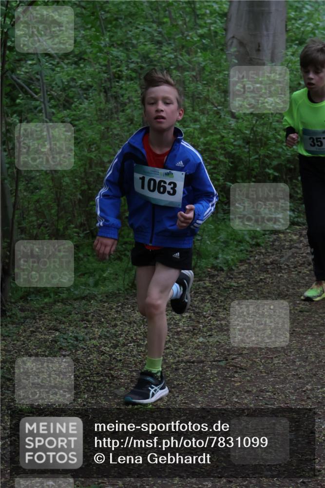 04.05.2025 - 8. Wedeler Halbmarathon Lena Gebhardt http://msf.ph/oto/7831099 04.05.2025 11:17:09 Laufen 1063, 35 meine-sportfotos.de